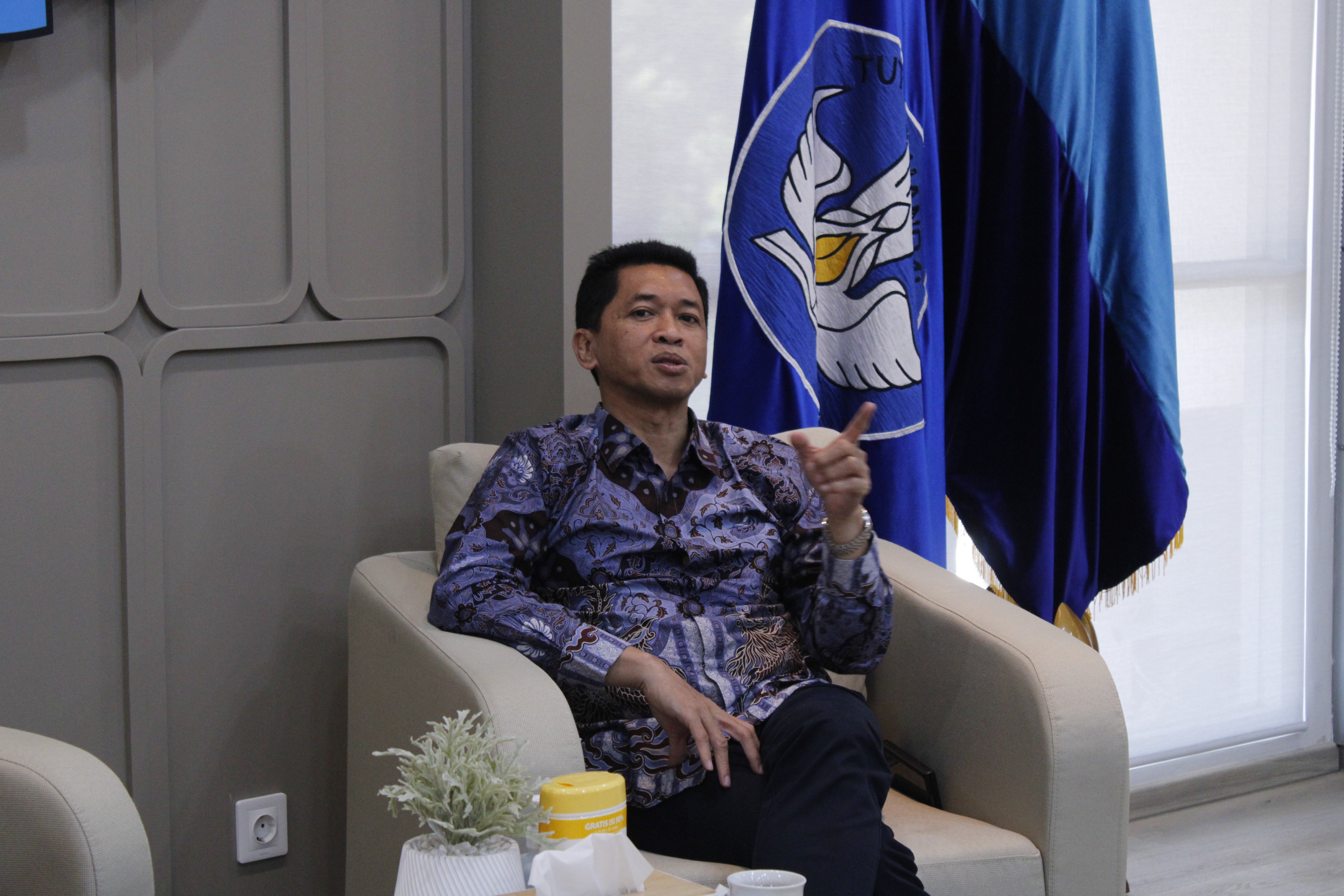 Rektor ITS Prof Dr (HC) Ir Bambang Pramujati ST MScEng PhD saat menyampaikan pandangannya tentang KOMITS 2025
