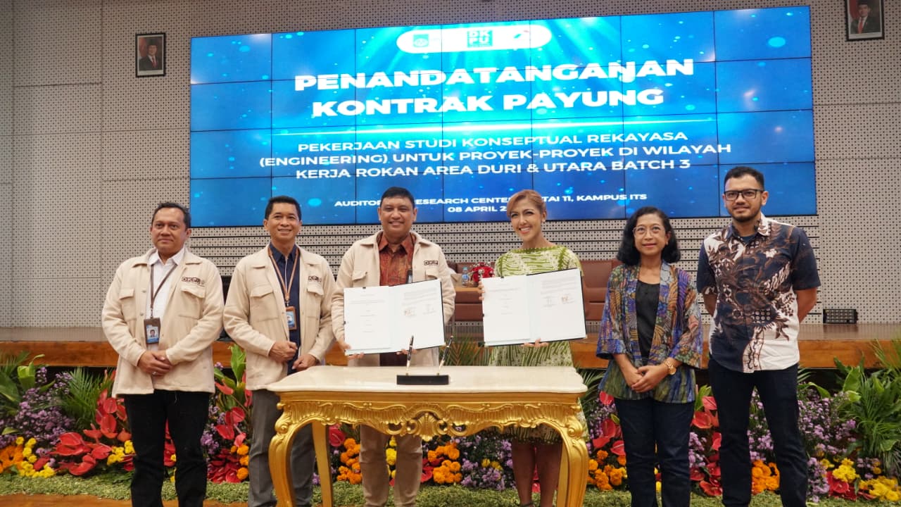Gambar penandatanganan kontrak kerja sama ITS dengan PT Pertamina Hulu Rokan