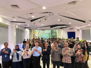 Antusiasme peserta terlihat dalam kegiatan Coaching Clinic yang diselenggarakan di Research Center Institut Teknologi Sepuluh Nopember (ITS).