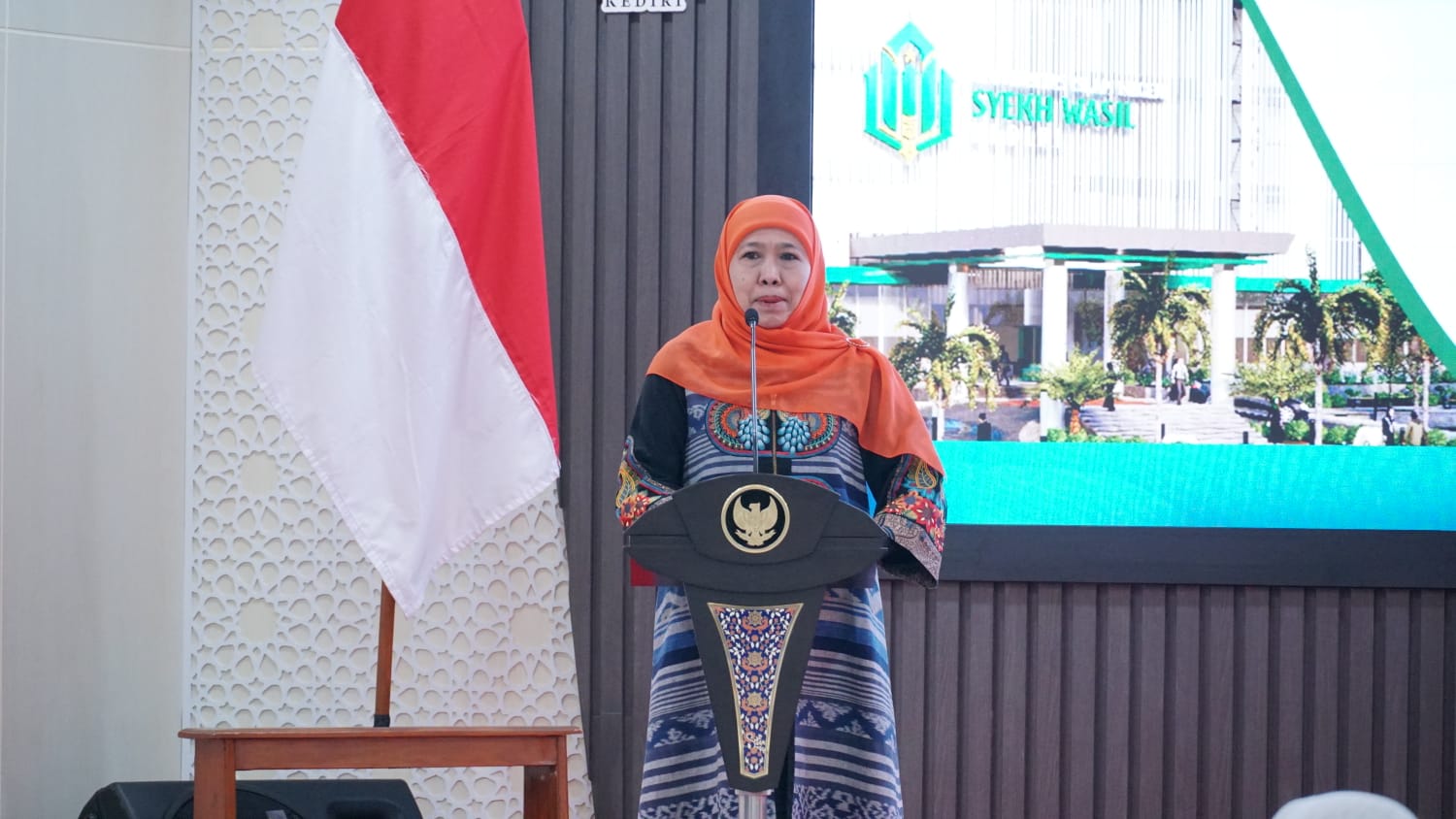 Gubernur Jawa Timur Khofifah Indar Parawansa saat berikan sambutan dalam forum Raker I Paguyuban Rektor PTN se-Jawa Timur