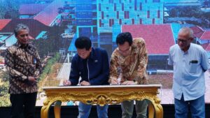 Prosesi penandatanganan Berita Acara Serah Terima (BAST) antara ITS dengan PT. Adhi Karya dan PIU HETI ITS