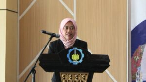 Dr Hani’ah Mahmudah ST MT saat memaparkan hasil penelitiannya pada sidang promosi doktor Departemen Teknik Fisika ITS