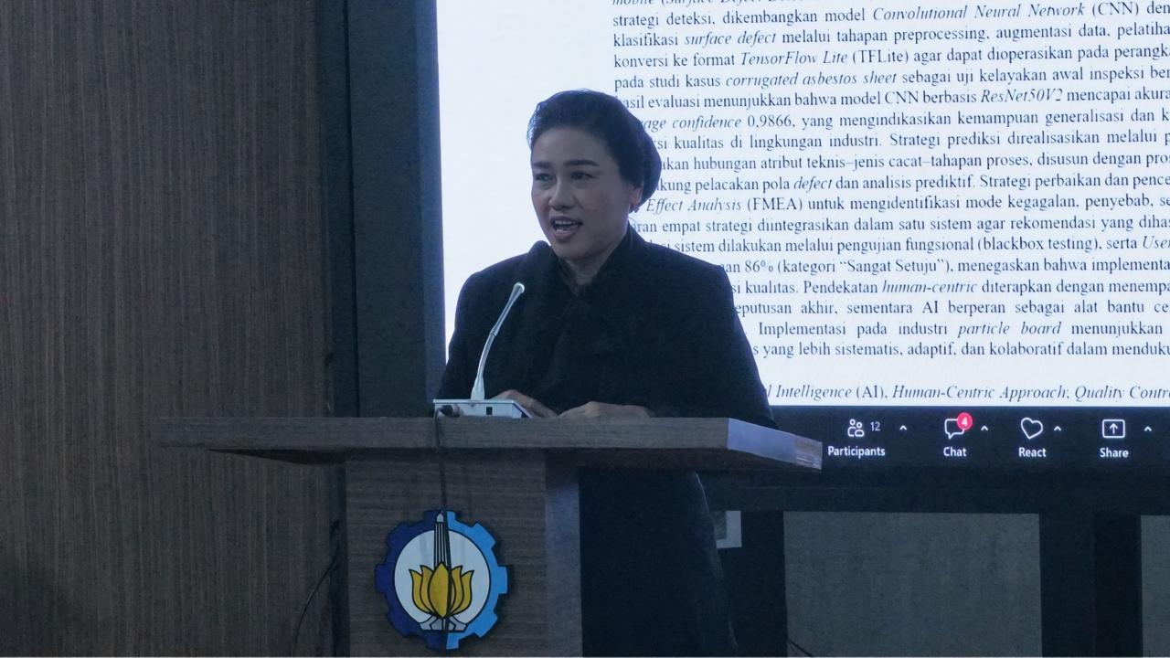 Dr Yustina Suhandini Tjahjaningsih ST MT memaparkan hasil penelitiannya terkait Surface Defect Detection (SDD) di Departemen Teknik Sistem dan Industri ITS