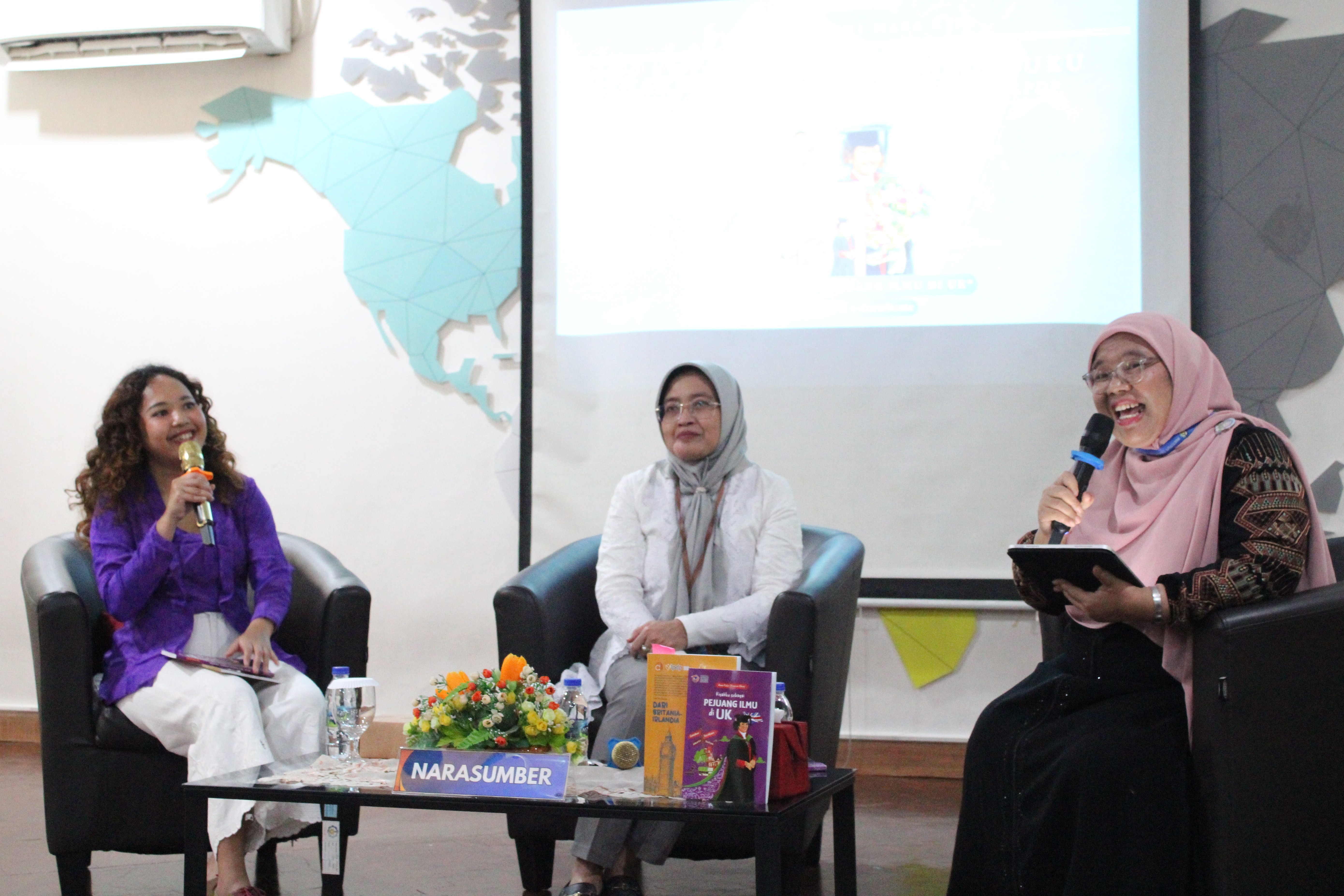 Sesi Sharing Session dan Bedah Buku