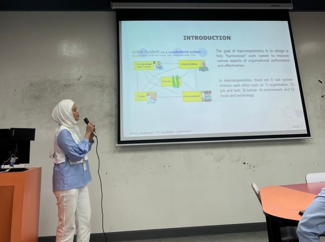 Dr Wisda Mulyasari SST MT saat memaparkan penelitiannya di Workshop for Global Engineer in Asia (JWGEA) 2024 di Thailand