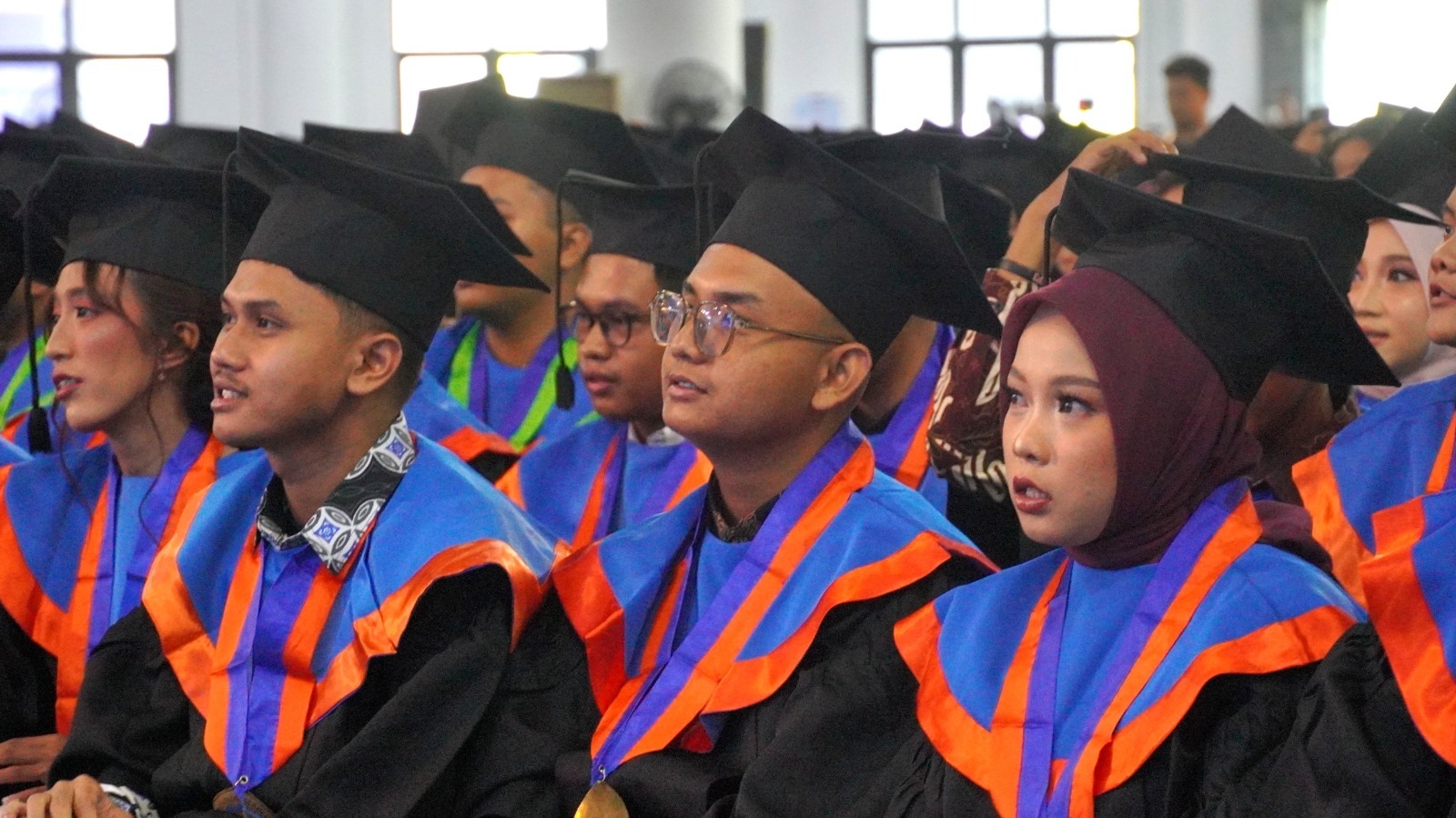 The graduates who participated in the graduation ceremony of the 133rd ITS Graduation solemnly at the ITS Grha Sepuluh Nopember