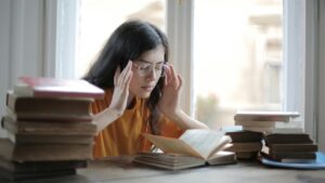 Ilustrasi mahasiswa belajar (Sumber: pexels.com/Andrea Piacquadio)