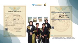 Bukti dedikasi Tangguh Pratama Putra (dua dari kanan) beesama ketiga rekan program kerjanya terhadap inovasi bibliografi TuturRasa Jiwa yang telah didaftarkan pada HAKI