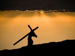 Ilustrasi Yesus Kristus memikul salib (Sumber: Wwing) 