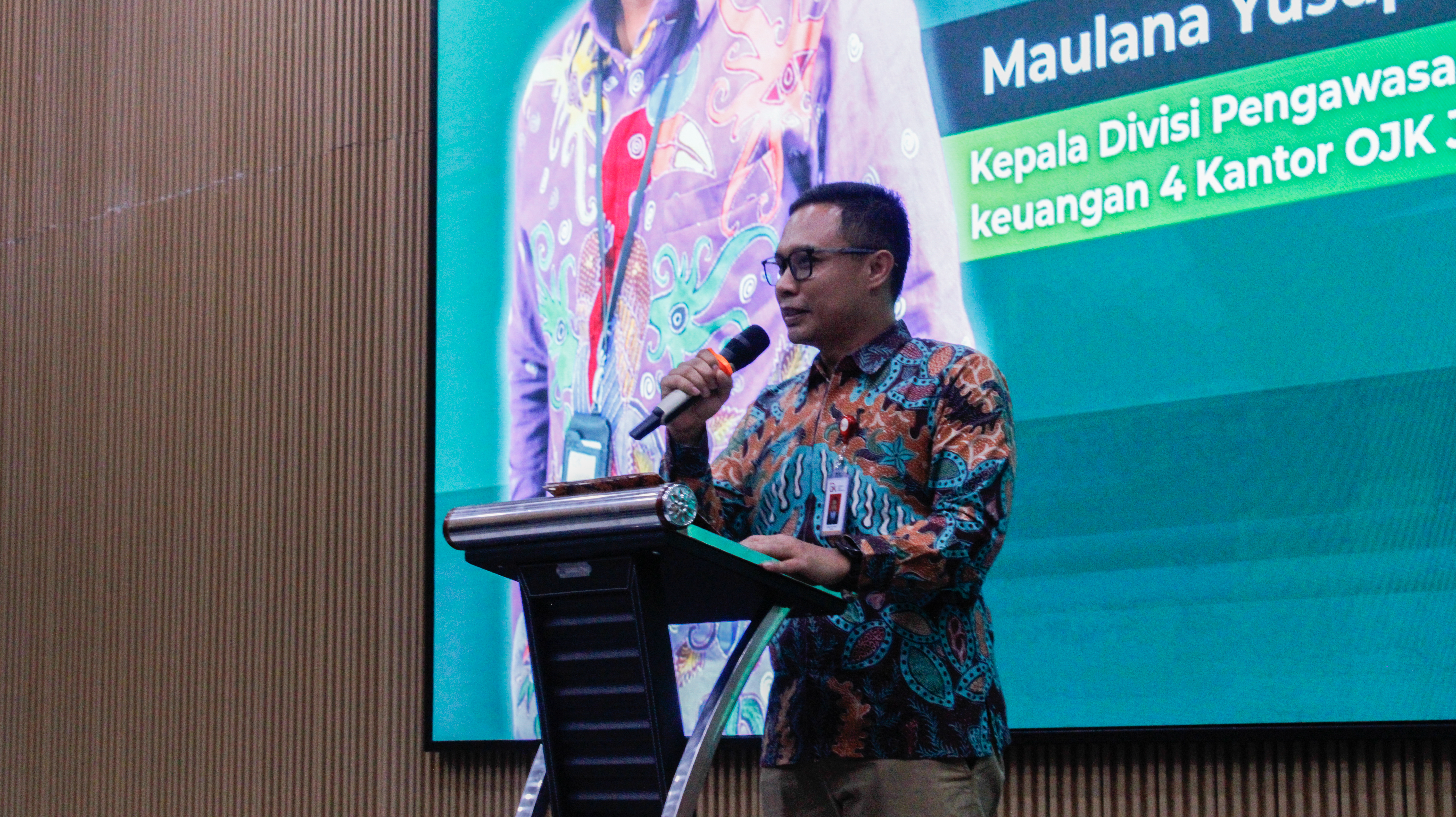 Kepala Divisi Pengawasan Lembaga dan Jasa Keuangan OJK Regional 4 Jawa Timur Maulana Yusup saat memberikan sambutan peresmian Galeri Investasi MB ITS