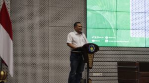 Direktur Kemahasiswaan ITS Nur Syahroni ST MT PhD saat menyampaikan sambutan pembukaan RENeX Summit 2026 di Research Center ITS