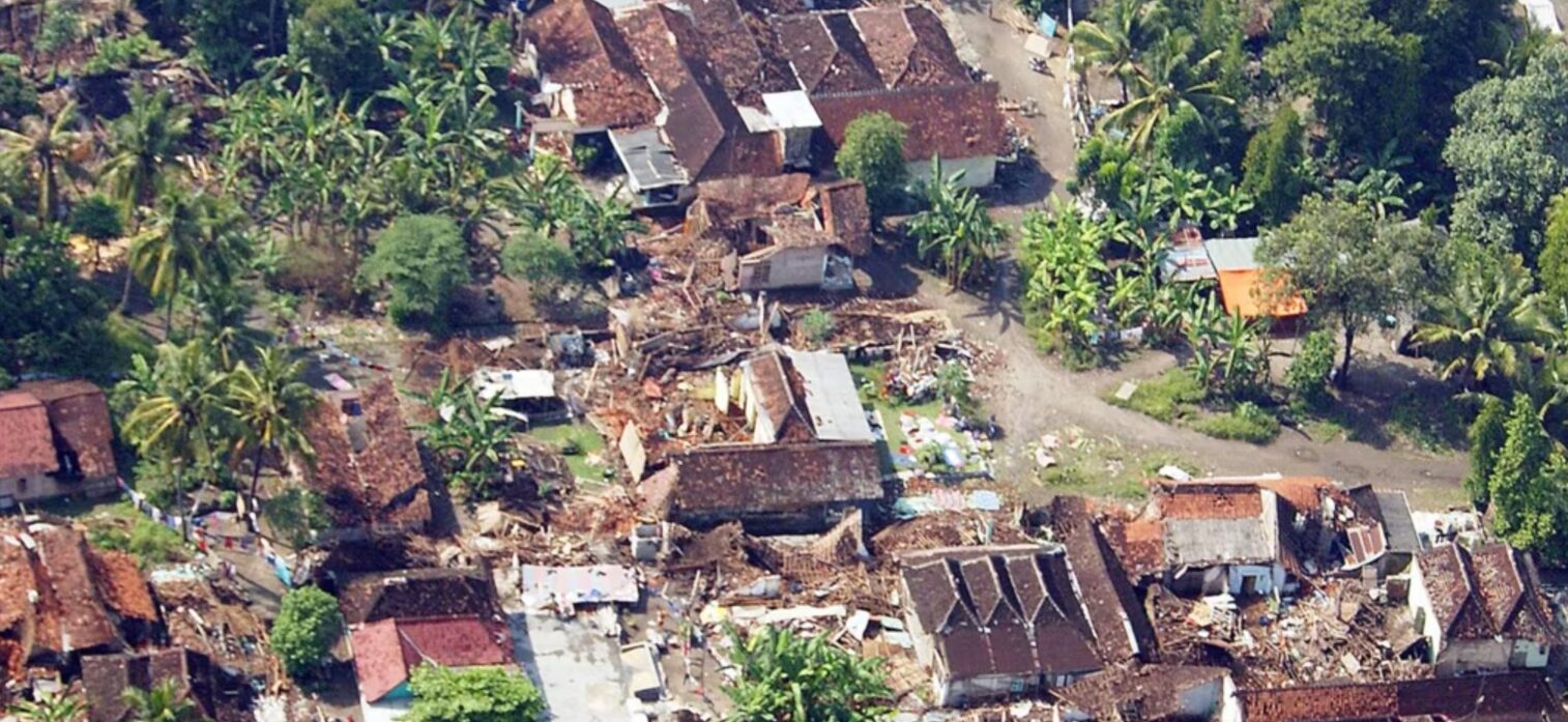 Kondisi Yogyakarta pasca gempa Mei 2006 (Sumber: AP)