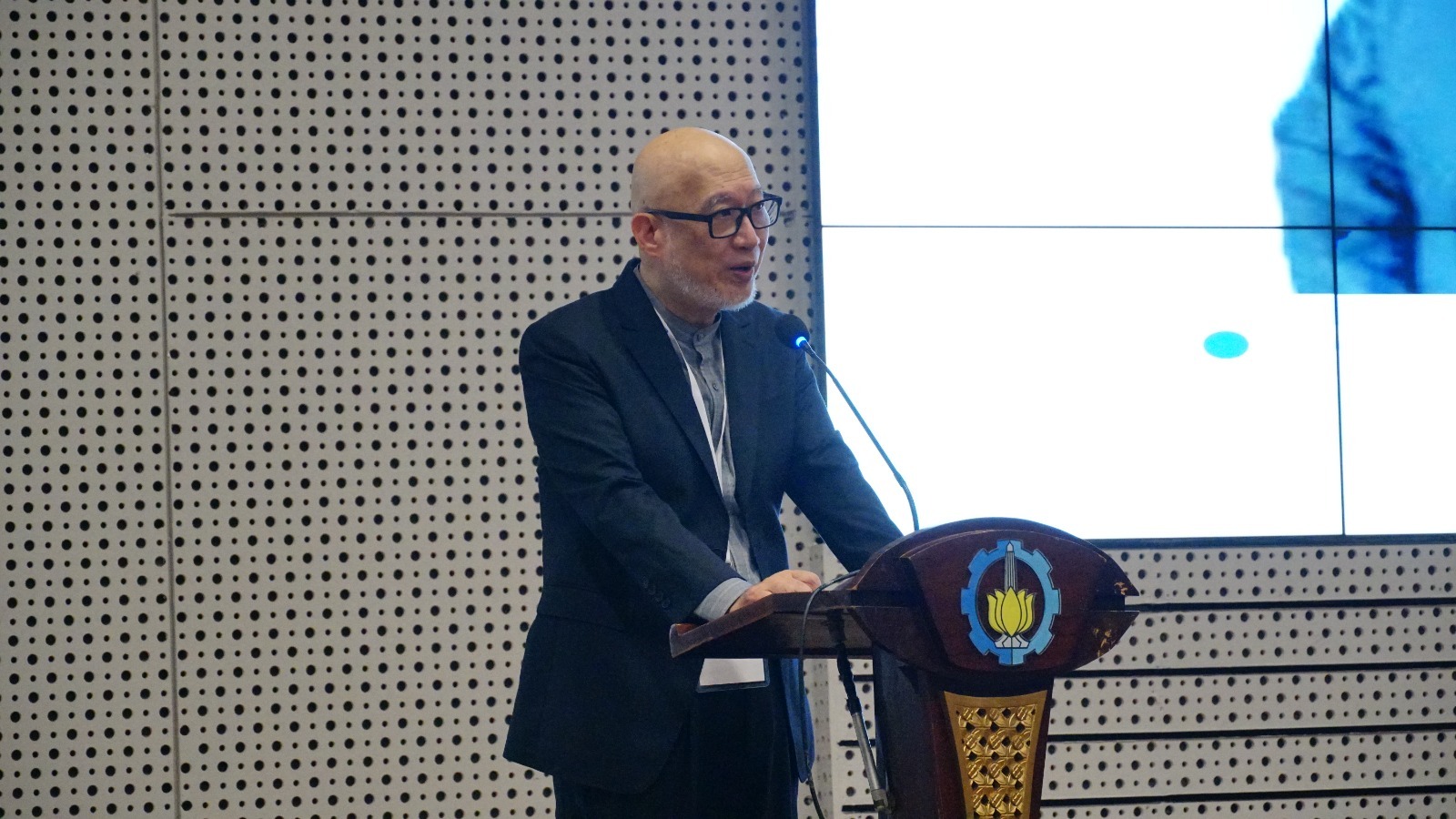 The Executive Director of Science and Technology Division, Taipei Economic and Culture Office in Australia Dr En-Cheng Yang sampaikan pidato misi sinergitas waste to energy dengan ITS