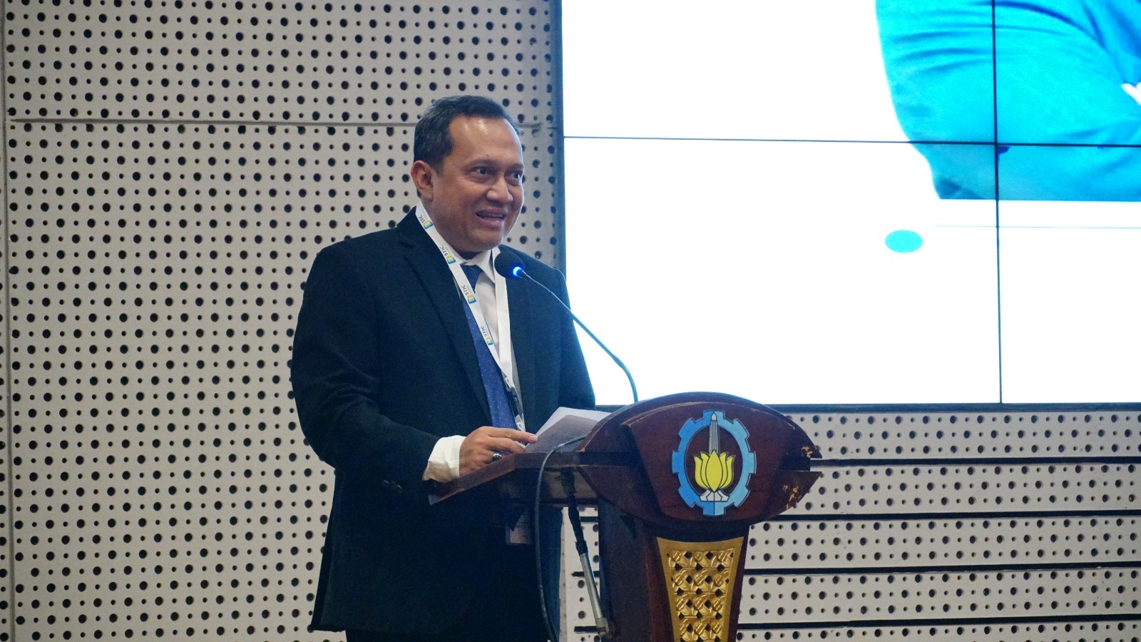 Wakil Rektor IV bidang Riset, Inovasi, Kerja Sama, dan Kealumnian ITS Prof Agus Muhamad Hatta ST MSi PhD berikan sambutannya dalam konsorsium Taiwan-Indonesia Science Technology Innovation Centre (TI-STIC)