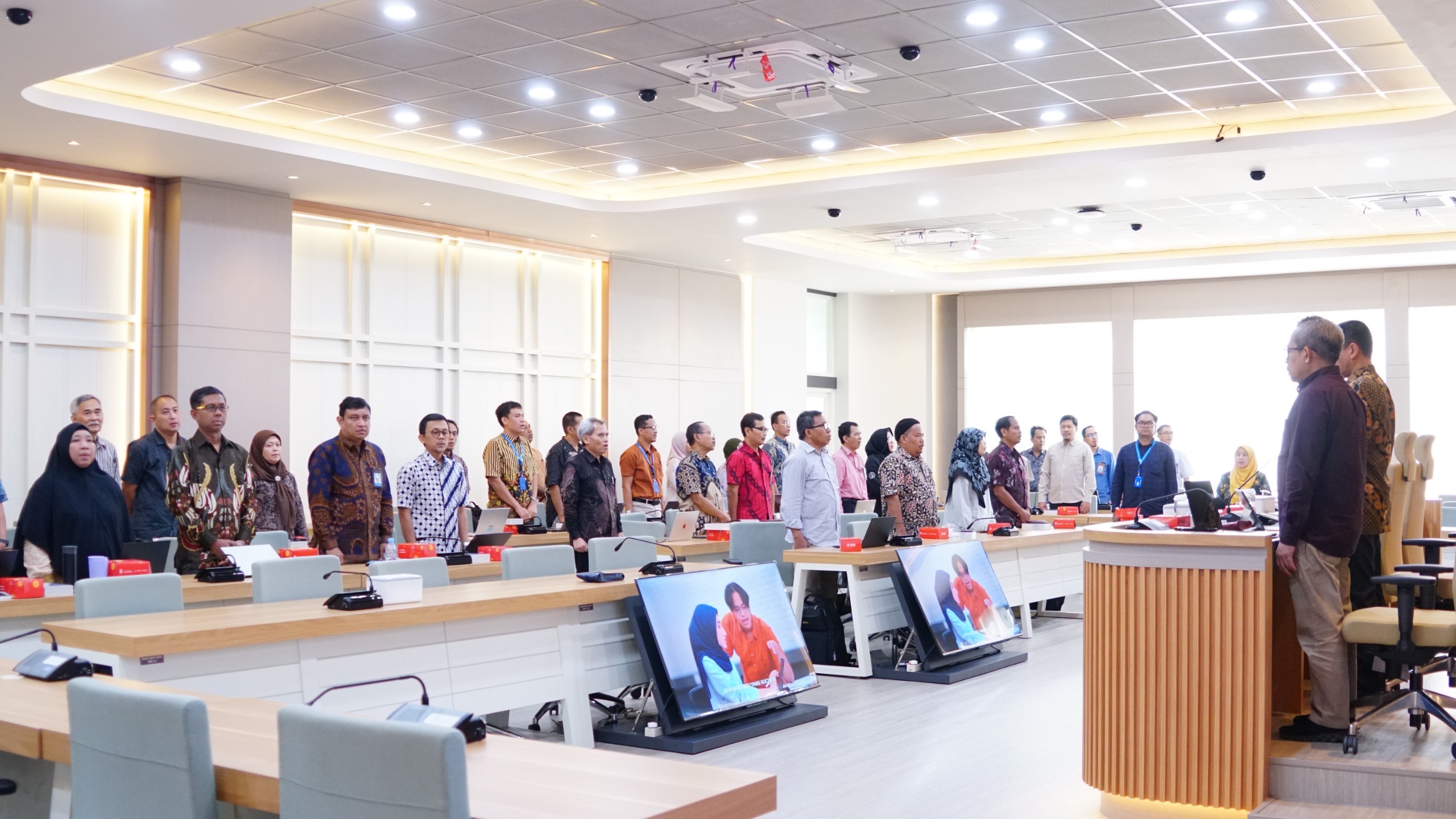 Gambar Jajaran Pimpinan ITS dalam rapat pembahasan Renstra 2026-2030