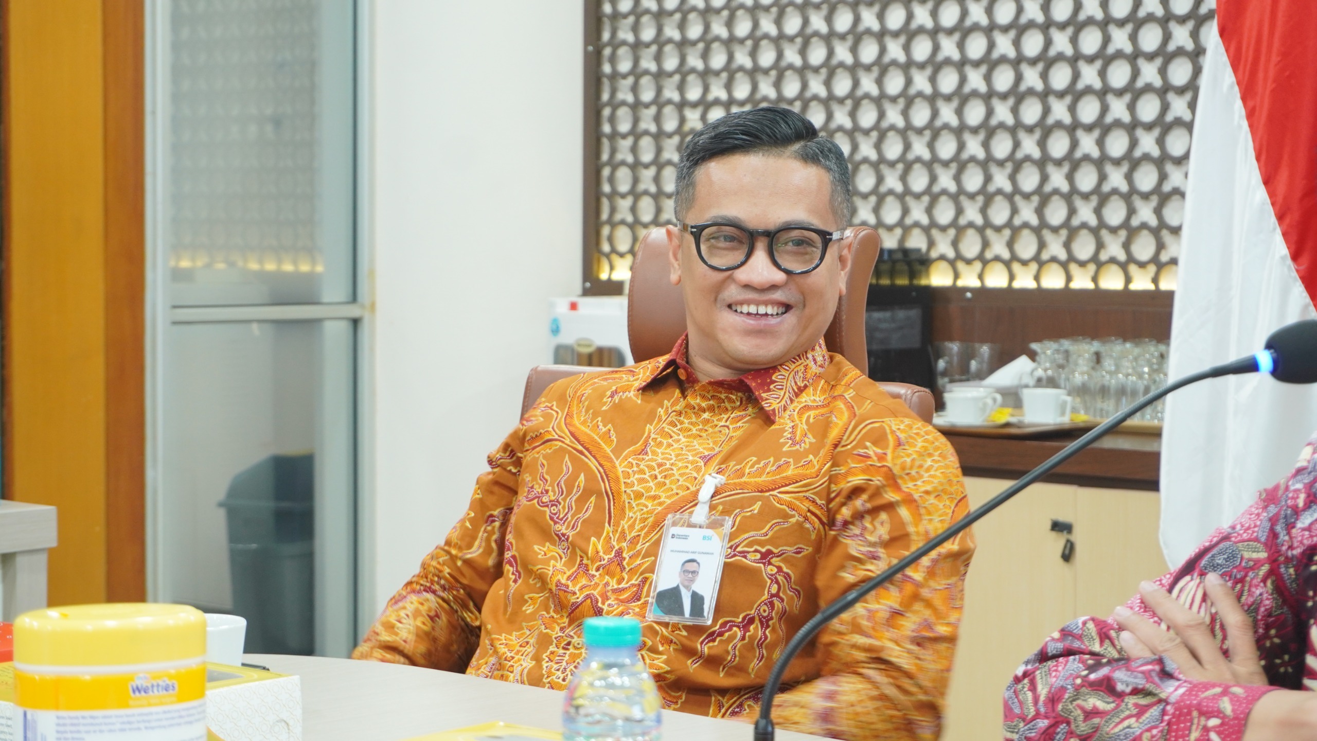 Regional CEO RO 12 Muhammad Arif Gunawan tanggapi saran dan masukan pihak kampus ITS dalam pertemuan dan penandatanganan PKS antara ITS dan BSI