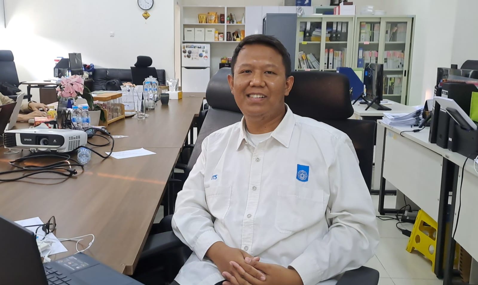 Pakar ekonomi ITS Muhammad Ubaidillah Al Mustofa BSc MSEI saat memaparkan mengenai upaya mitigasi terhadap fluktuasi nilai tukar rupiah saat ini