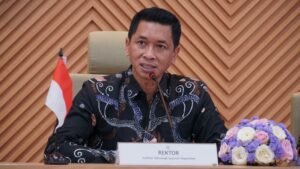 Rektor ITS Prof Dr (HC) Ir Bambang Pramujati ST MScEng PhD tanggapi perihal pencatutan nama institusi dan alumnus ITS dalam kasus riset palsu