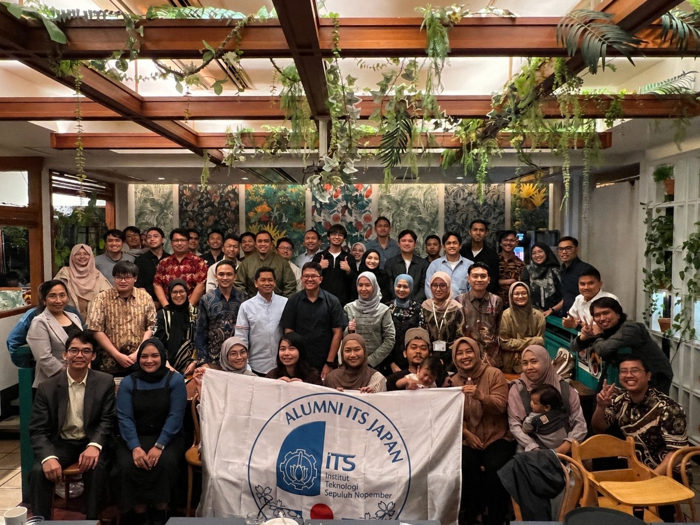 Diskusi hangat para Alumni ITS Japan bersama Rektor ITS Prof Dr (HC) Ir Bambang Pramujati ST MScEng Phd dalam forum Alumni dan Industrial Gathering Japan 2026