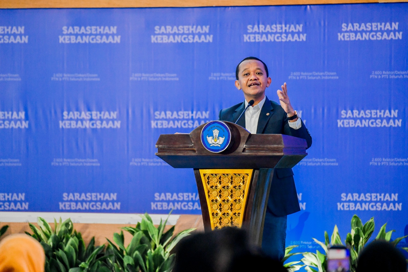 Gambar Menteri ESDM RI Bahlil Lahadalia tengah memaparkan arahan dalam sarasehan kebangsaan KSTI 2026