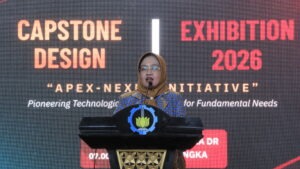 Wakil Rektor I Bidang Akademik dan Kemahasiswaan ITS Prof Nurul Widiastuti SSi MSi PhD ketika menyampaikan sambutan pada pembukaan Pameran Capstone Design 2026