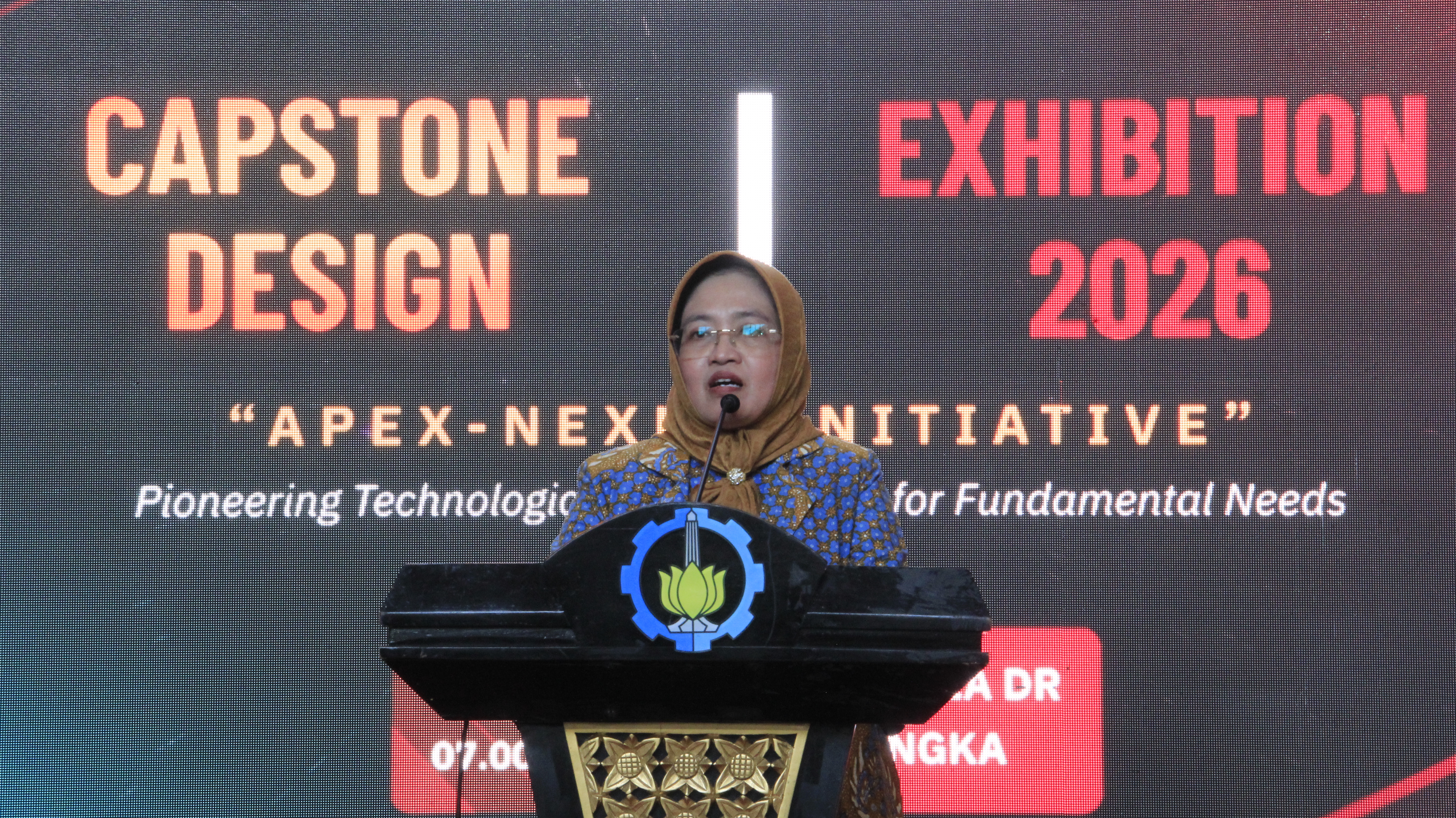 Wakil Rektor I Bidang Akademik dan Kemahasiswaan ITS Prof Nurul Widiastuti SSi MSi PhD ketika menyampaikan sambutan pada pembukaan Pameran Capstone Design 2026