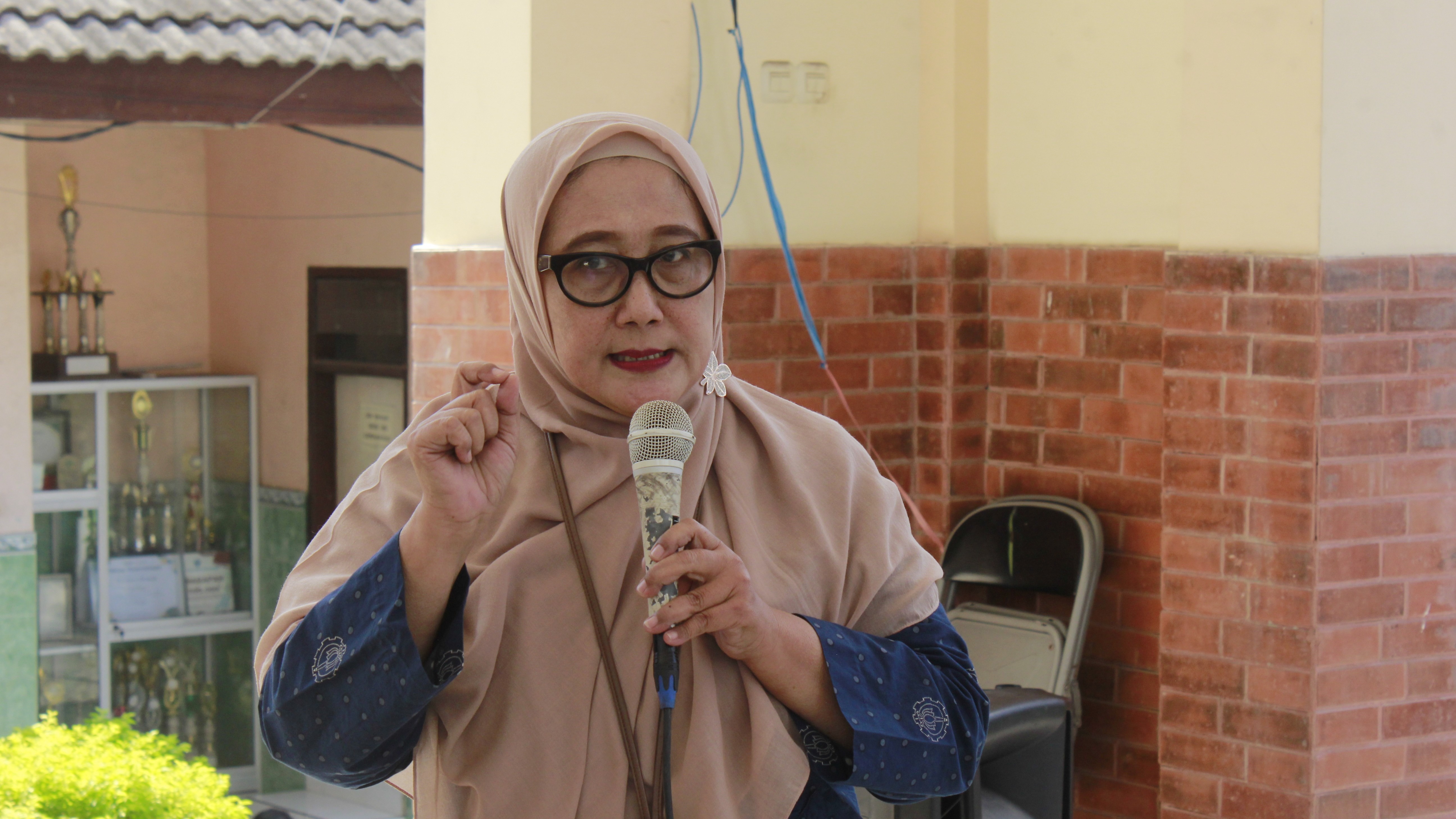 Potret pemaparan strategi edukasi oleh DPL Dr Kartika Nuswantara MPd, dosen Departemen Studi Pembangunan ITS