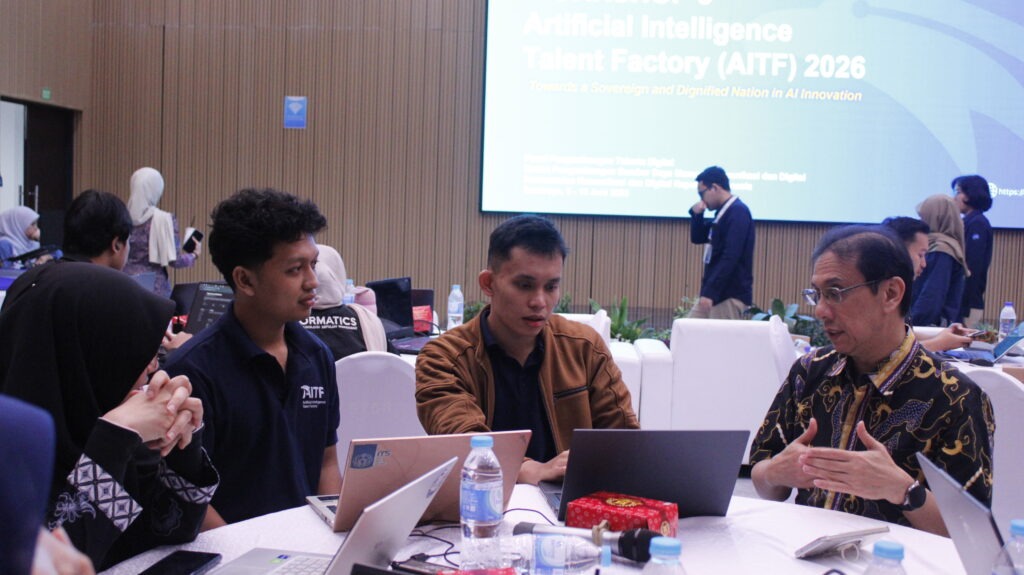 Ketua Pusat Pengembangan Talenta Digital Komdigi Dr Said Mirza Pahlevi MEng bersama peserta saat diskusi