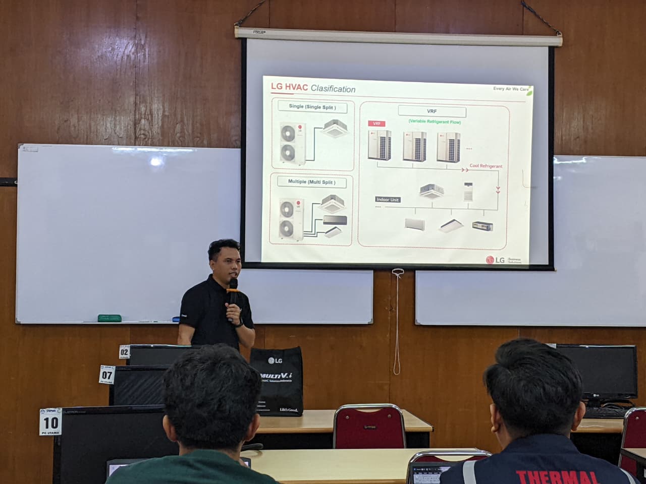 Gambar Penyampaian materi tentang HVAC oleh Yogi Pratama ST