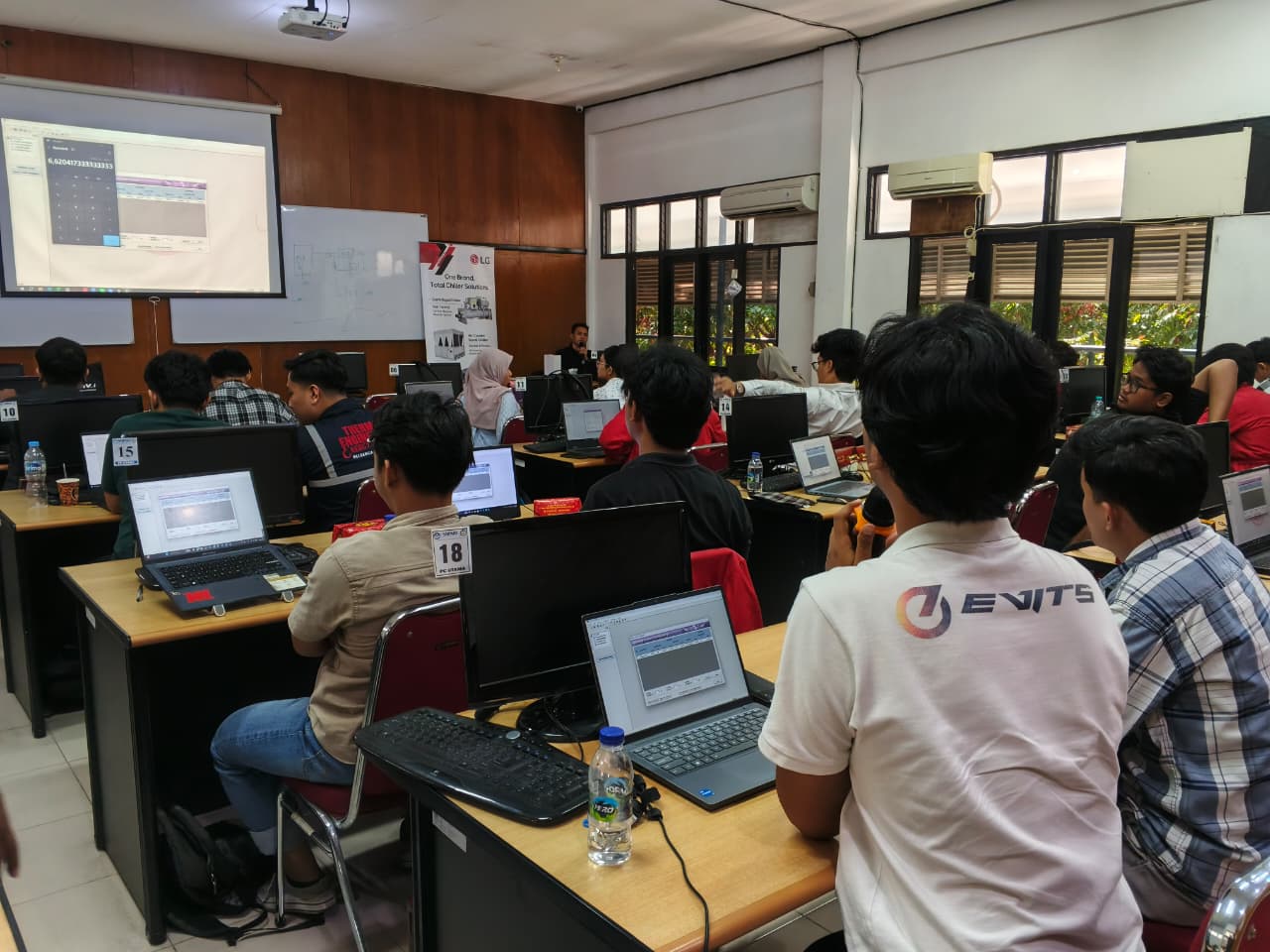 Gambar Suasana simulasi cooling load calculation guna menghitung beban pendinginan secara presisi menggunakan perangkat lunak LG Air Conditioning Technologies System (LATS) Load