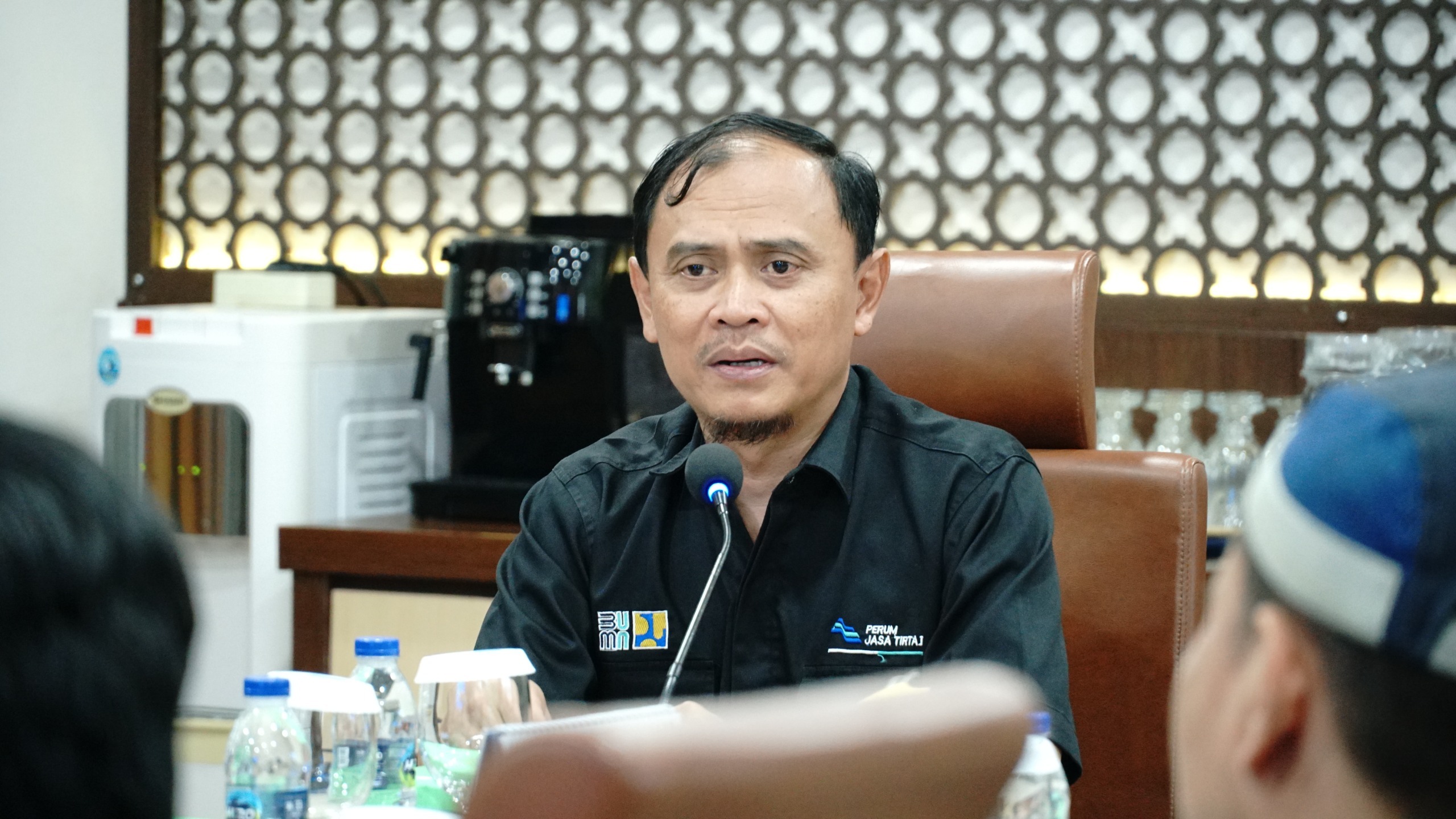 Gambar Direktur Utama Perum Jasa Tirta I Dr Ir Fahmi Hidayat ST MT saat memberikan sambutan dalam acara penandatanganan Nota Kesepahaman antara ITS dengan Perum Jasa Tirta I