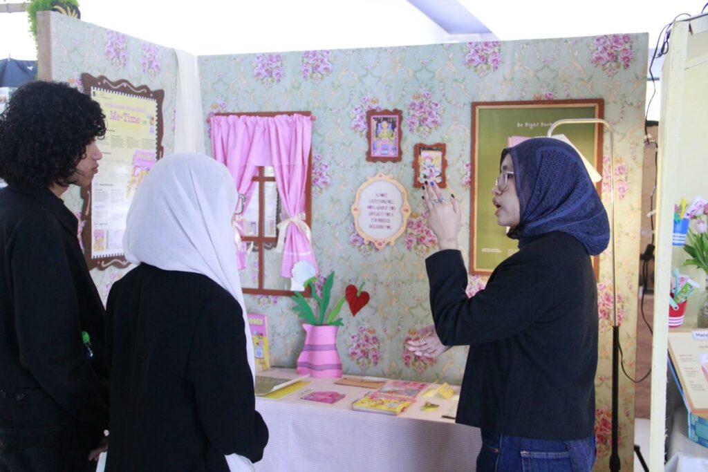 Pameran-Tugas-Akhir-Jurnal-Kreatif-Karya-Karin-Mahasiswa-DKV-Angkatan-2022