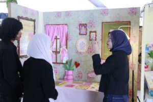 Lewat Pameran Finalex, Mahasiswa DKV ITS Angkat Isu Mental Hingga Budaya