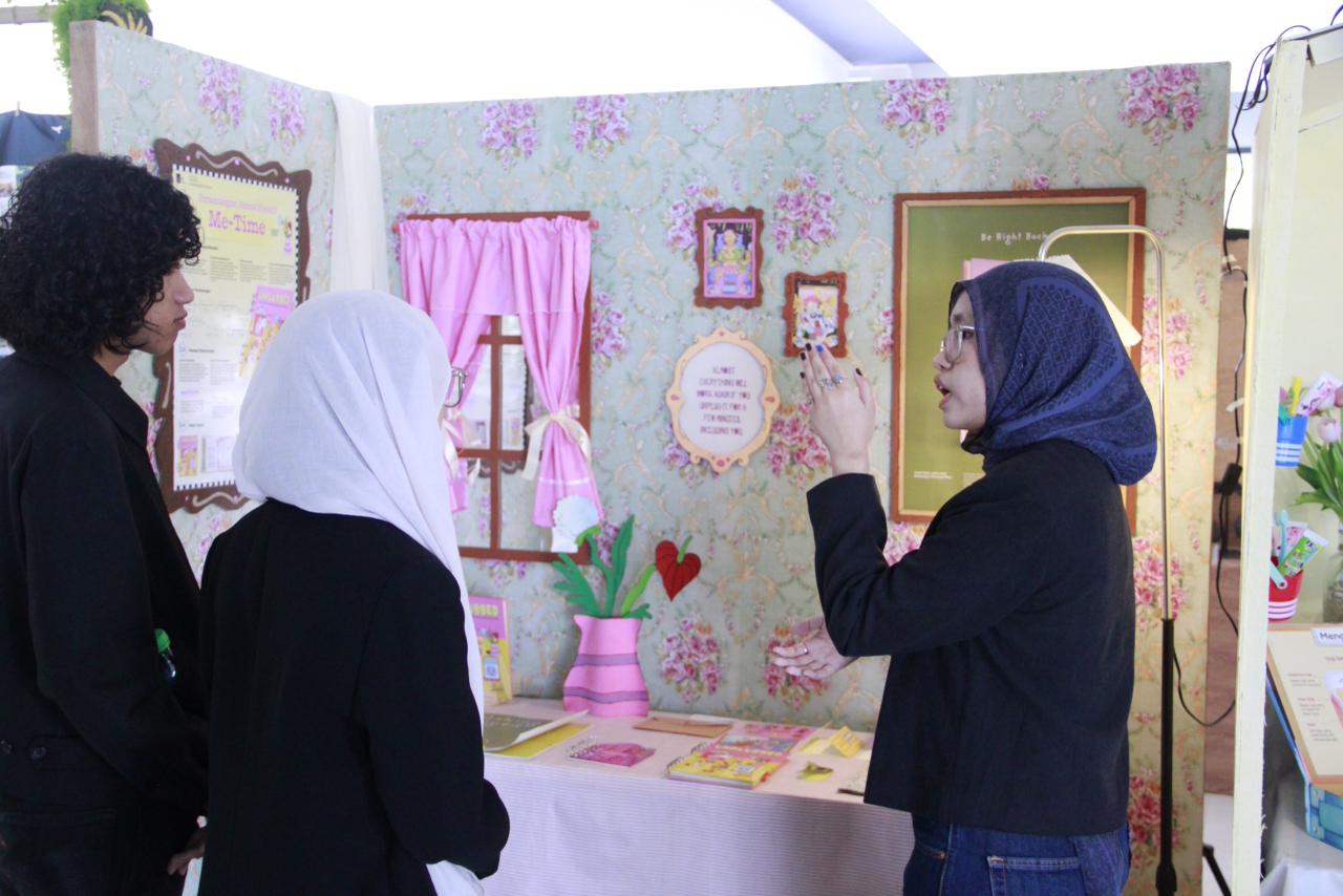 Pameran-Tugas-Akhir-Jurnal-Kreatif-Karya-Karin-Mahasiswa-DKV-Angkatan-2022