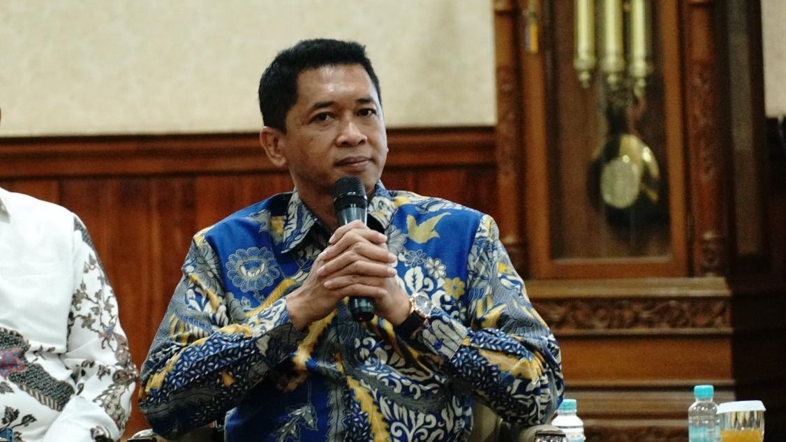 Rektor ITS Prof Dr (HC) Ir Bambang Pramujati ST MScEng PhD saat memaparkan mengenai rencana kelanjutan kerja sama dengan Kota Saint Petersburg, Rusia terkait pengembangan teknologi kapal cepat