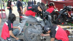 The Synergy between ITS LBMM and Pertamina Provides Free Vehicle Services for the Community