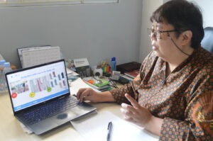 Guru Besar ke-242 ITS Prof Ir Maria Anityasari ST ME PhD IPU ASEAN Eng saat menjelaskan tentang sustainable manufacturing