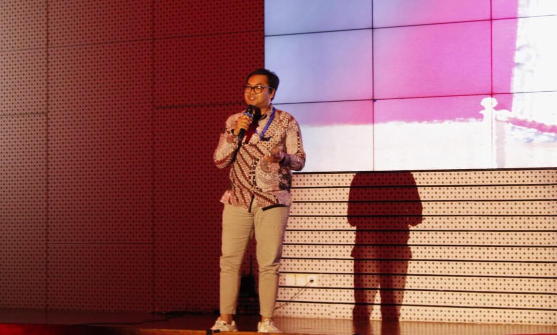 Kepala Unit Komunikasi Publik (UKP) ITS Ryan Adi Djauhari SIkom MIkom saat memberikan sambutan pada gelaran tahunan TEDxITS