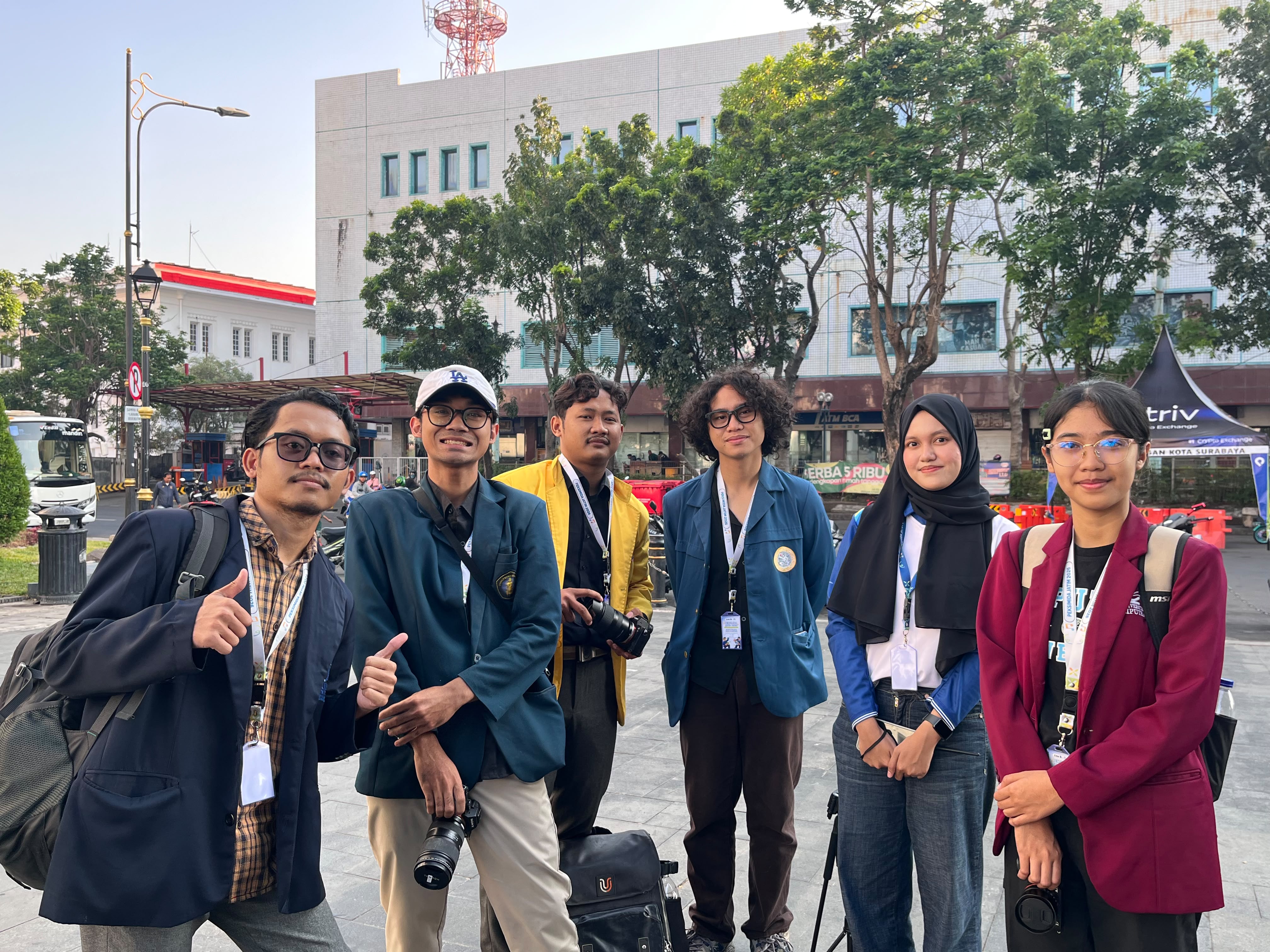 Gambar peserta tangkai lomba fotografi PEKSIMIDA Jawa Timur 2026 dalam pengambilan foto di Kota Lama Surabaya