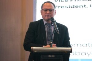 Gambar Deputi Bidang Klimatologi Badan Meteorologi, Klimatologi, dan Geofisika (BMKG) Dr Ardhasena Sopaheluwakan menguraikan pemaparannya dalam gelaran GeoICON 2026