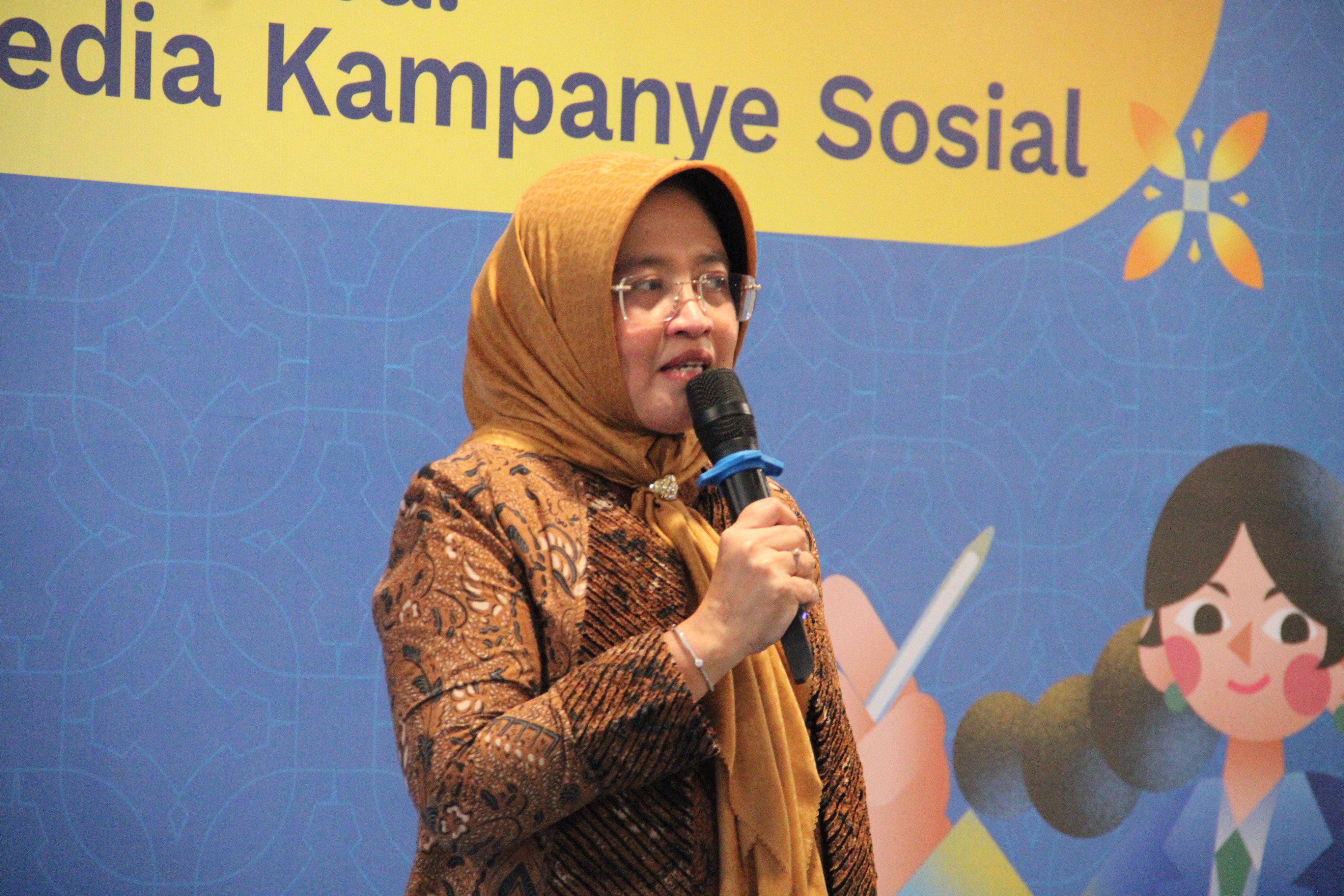 Gambar Wakil Rektor I Bidang Akademik dan Kemahasiswaan ITS Prof Nurul Widiastuti SSi MSi PhD dalam menyampaikan sambutan di PEKSIMIDA Jawa Timur 2026 di ITS