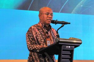 Gambar Wakil Rektor III Bidang Sumber Daya Manusia, Organisasi, dan Teknologi Sistem Informasi ITS Imam Baihaqi ST MSc PhD membuka GeoICON 2026