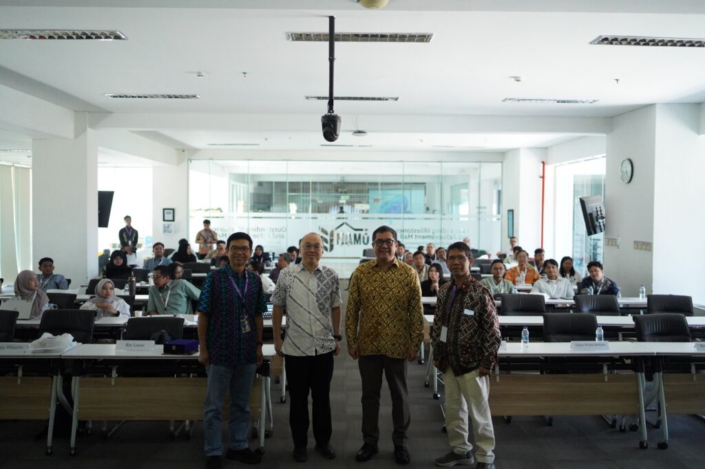Foto bersama Kepala Lab QMIPA Prof Nurhadi Siswanto (kiri) bersama pemateri ORAI 2026