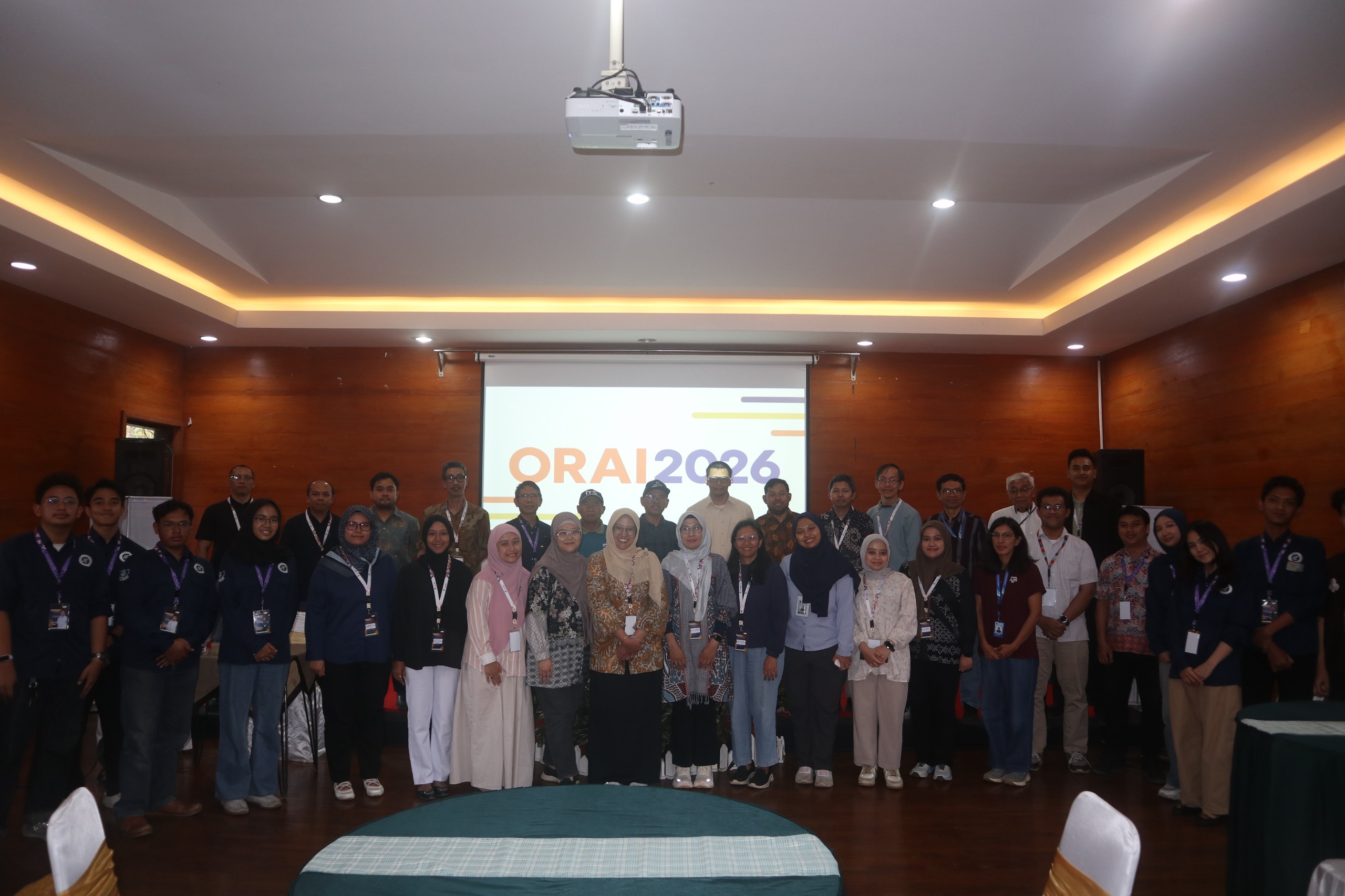 Foto bersama peserta seminar nasional dalam rangkaian ORAI 2026