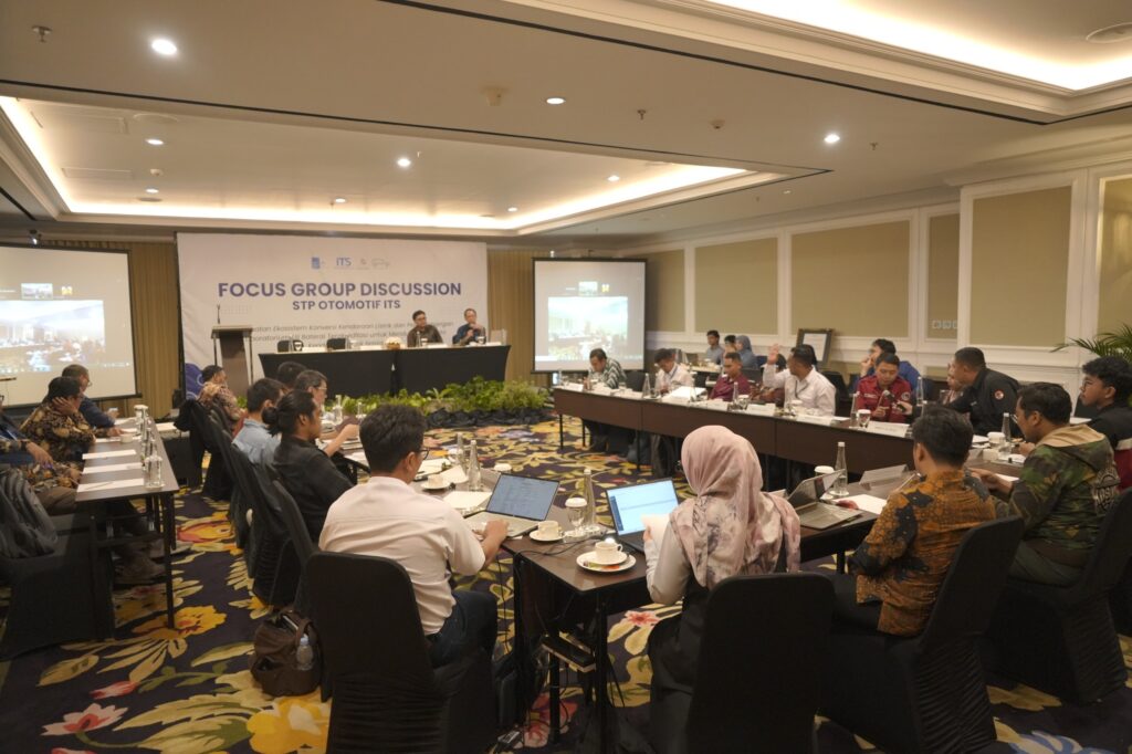 Suasana peserta forum group discussion (FGD) STP Otomotif ITS