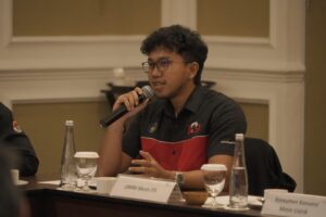 Salah satu peserta forum dari LBMM Mesin ITS dalam membahas keselamatan pengujian baterai independen yang terakreditasi ISO/IEC 17025 di Indonesia.