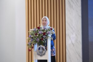 Koordinator TEP ITS Prof Dr Aulia Siti Aisjah MT saat berikan pengarahan kepada peserta Tim Eskpedisi Patriot ITS 2026