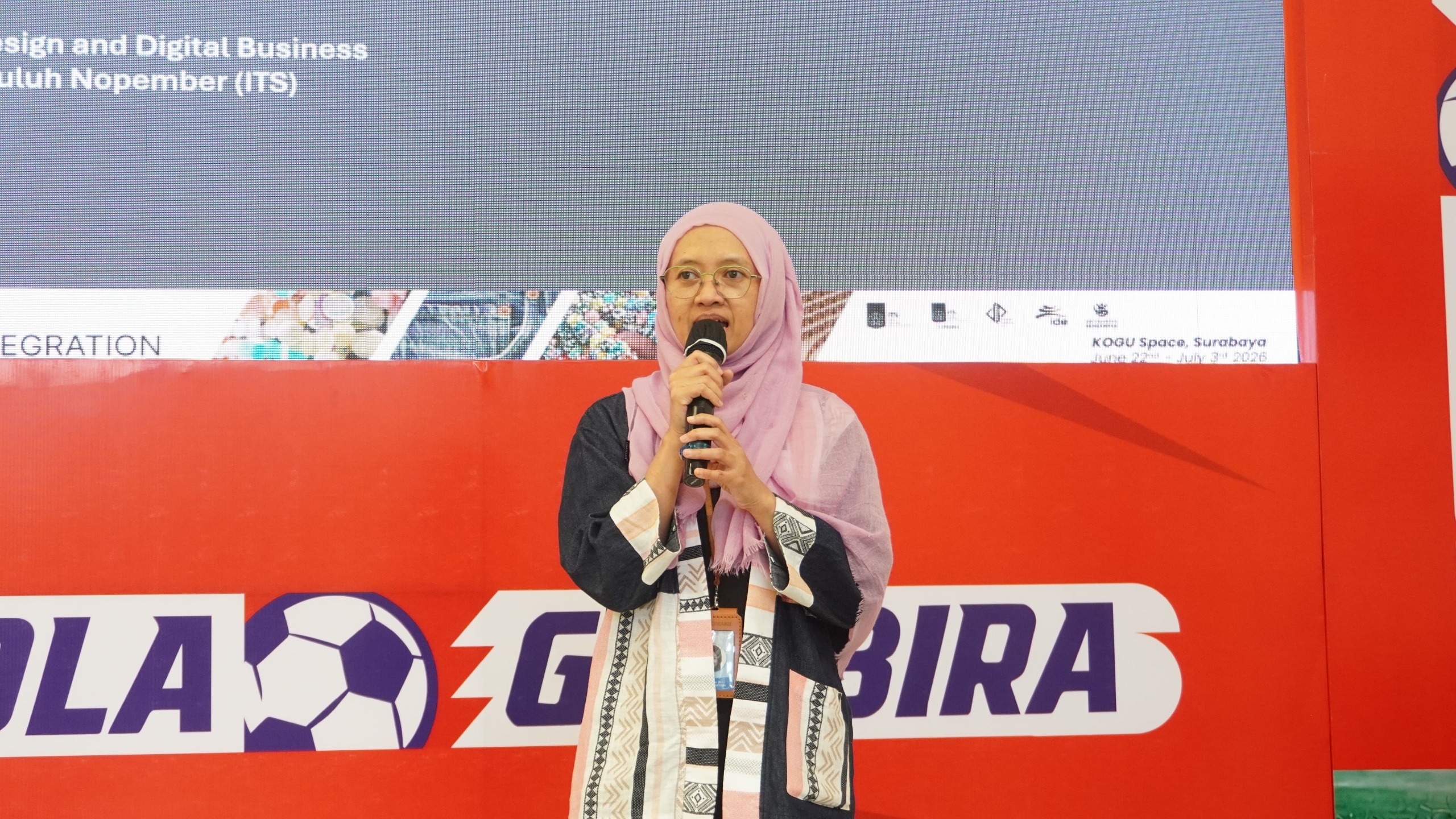 Sambutan pembukaan Pameran Desain Matters oleh Dekan FDKBD ITS Ellya Zulaikha ST MSn PhD