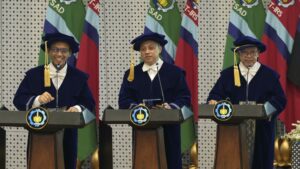 (dari kiri) Prof Dedy Dwi Prastyo, Prof Bambang Arip Dwiyantoro, Prof Achmad Mauludiyanto saat sampaikan orasi ilmiahnya dalam pengukuhan Guru Besar ITS
