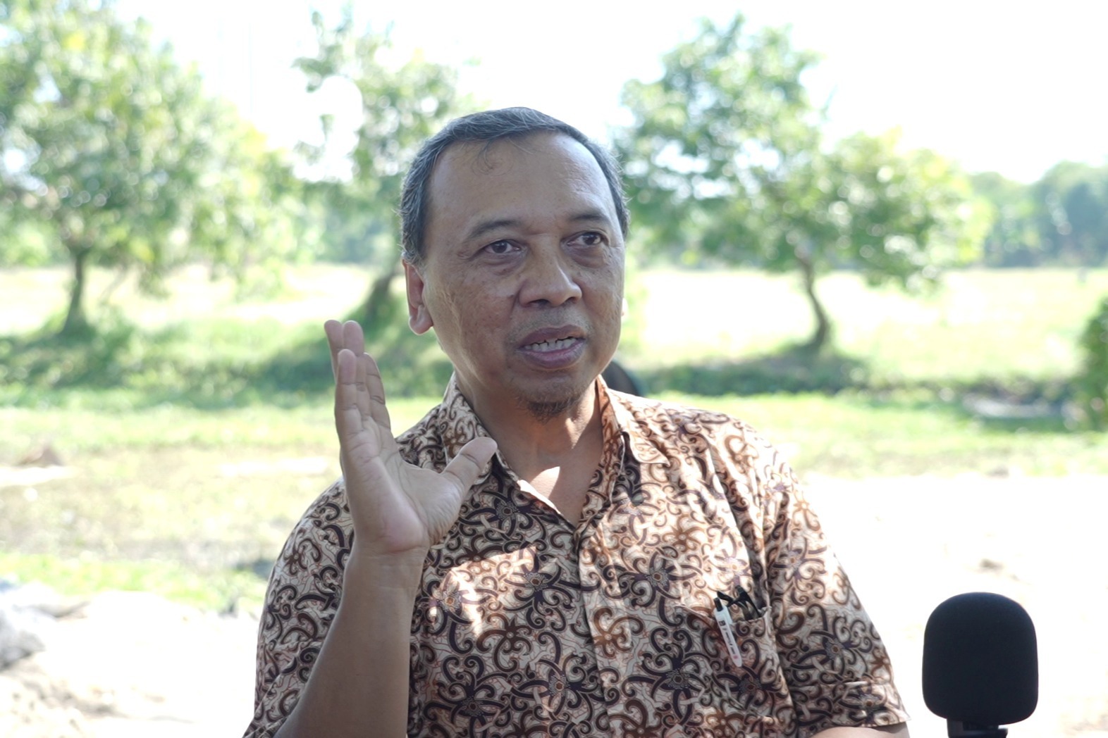Prof Dr Bambang Sudarmanta ST MT selaku ketua tim peneliti Traktor Perahu Listrik ITS